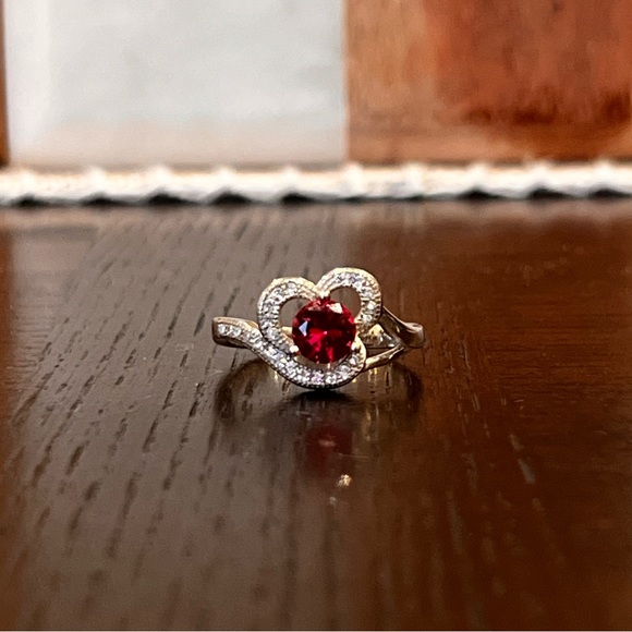 Red Crystal ring - Picture 1 of 2